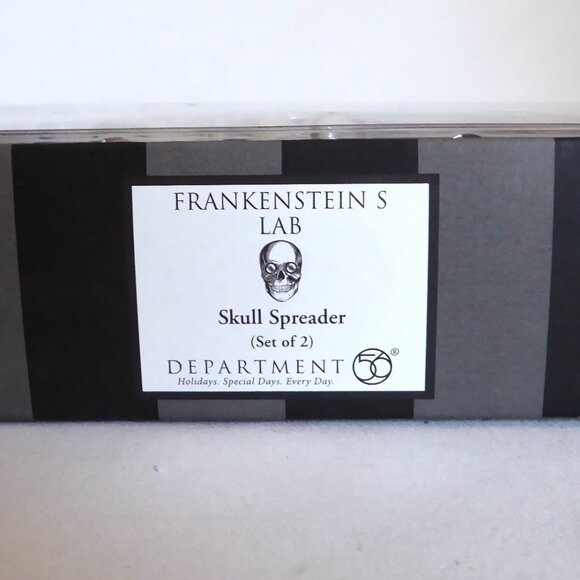 NEW 2005 DEPARTMENT 56 FRANKENSTEIN’S LAB HALLOWEEN SKULL CROSSBONES SPREADERS - Picture 2 of 9